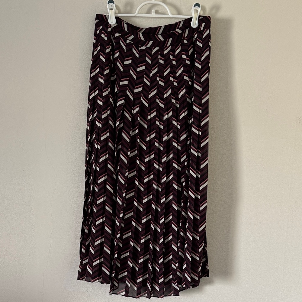 Michael Kors Chevron Patterned Black and White Pleated Skirt